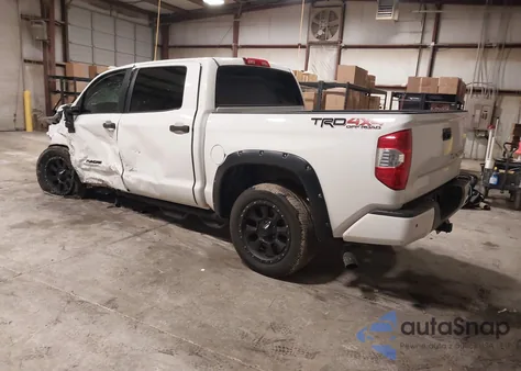 2017 Toyota Tundra Sr5 5.7L V8 z USA, uszkodzony, nr VIN 5TFDW5F18HX596989